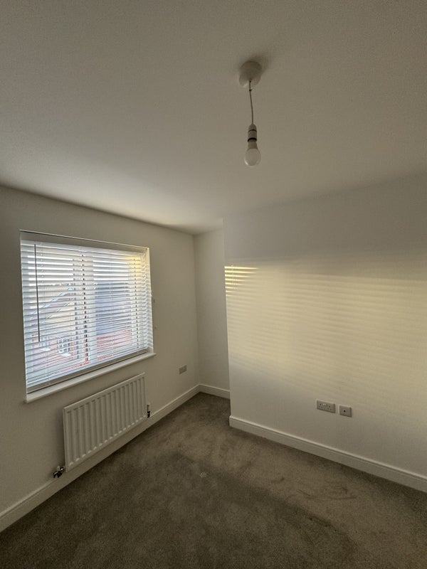 Photo 1: Bedroom picture 1