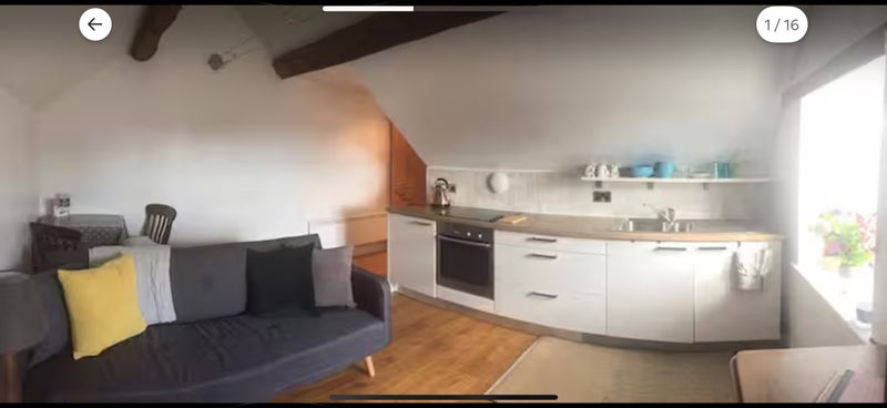 Photo 1: Lounge/kitchen