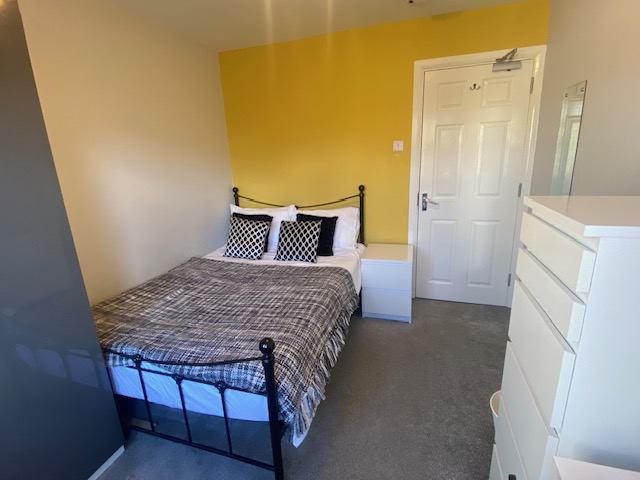 Photo 1: Ground Floor Double Room @ £650 per month