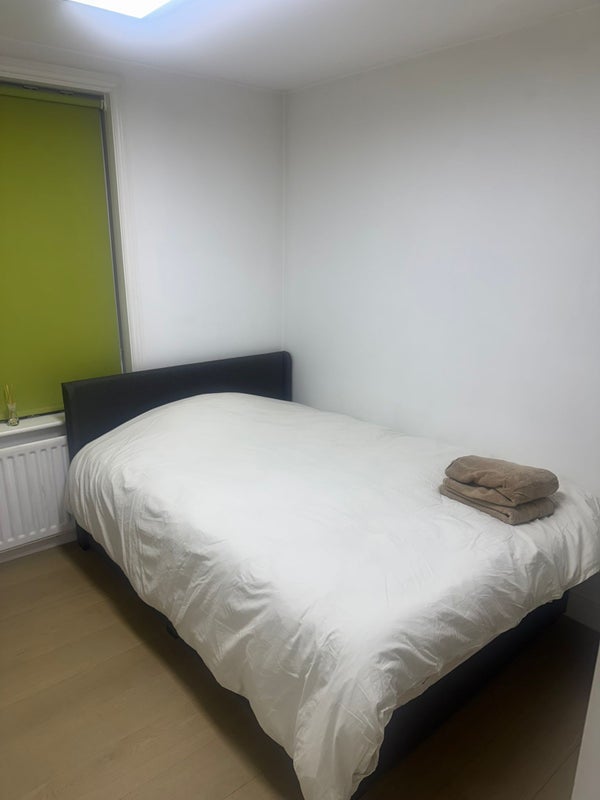 Photo 1: Double bed (Memory foam)