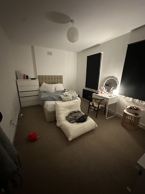 Photo 1: massive room