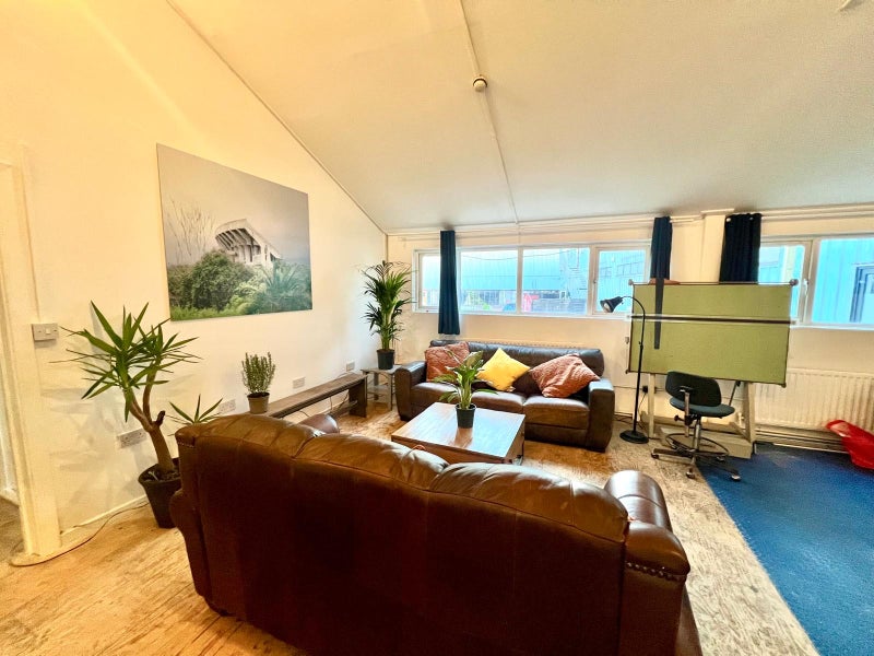 Photo 1: Lounge area