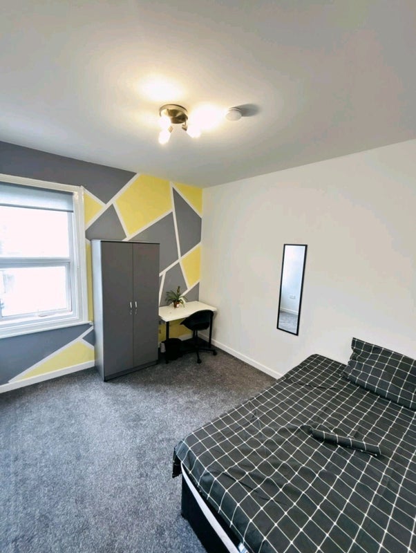 Photo 1: Double Room (£890)