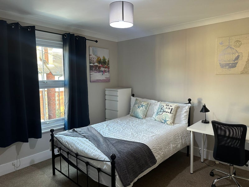 Photo 1: Room 2 for couples en suite