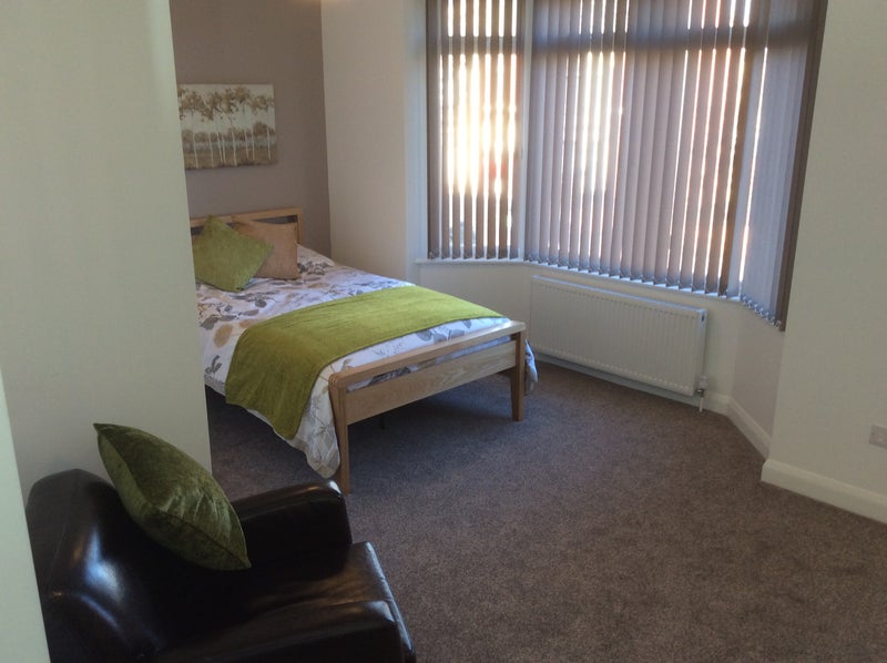 Photo 1: Extra large room 4