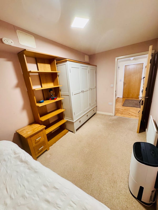 Photo 1: Single room