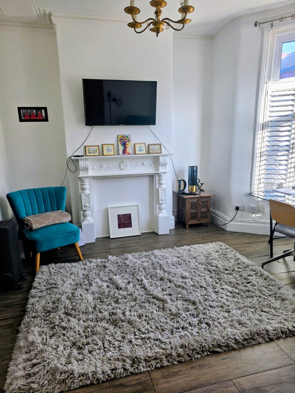 Photo 1: Sitting room