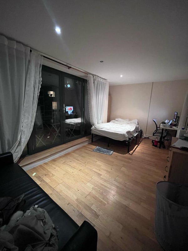Photo 1: Bedroom