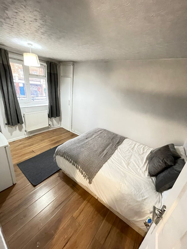 Photo 1: SPACIOUS DOUBLE ROOMALL BILLS INCLUDED