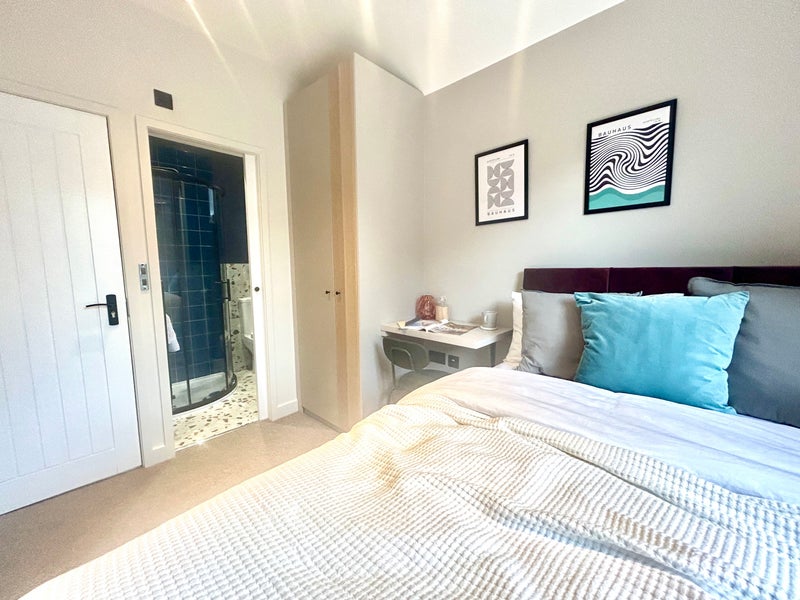 Photo 1: Room 2 - first floor double en-suite room