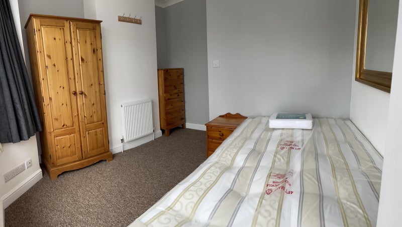 Photo 1: Room 1 door view (desk in window available)