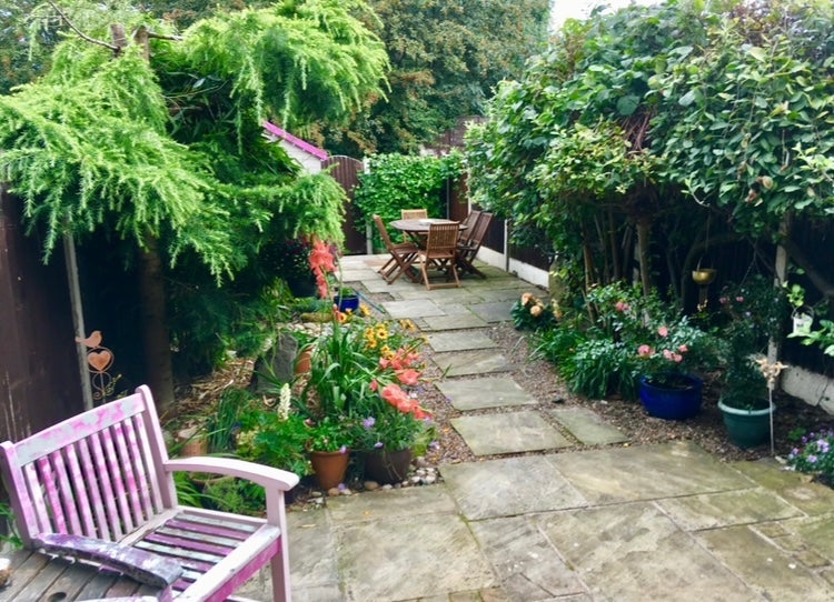 Photo 1: Garden in the summer 😎