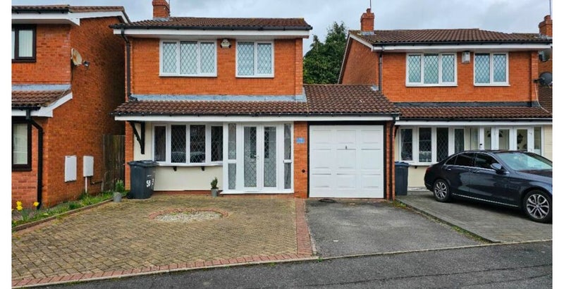 Photo 1: Beautiful 3 bed detached house 