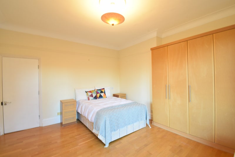 Photo 1: en suite £310pw