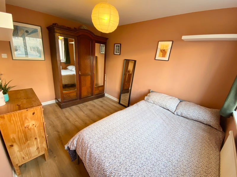 Photo 1: Double Bedroom