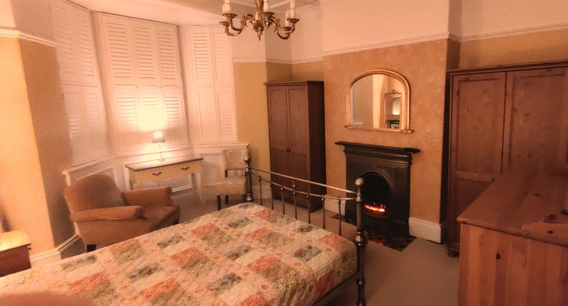 Photo 1: 1st floor double bedroom.