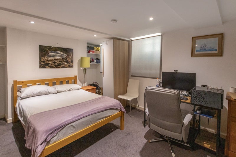 Photo 1: Ground floor room