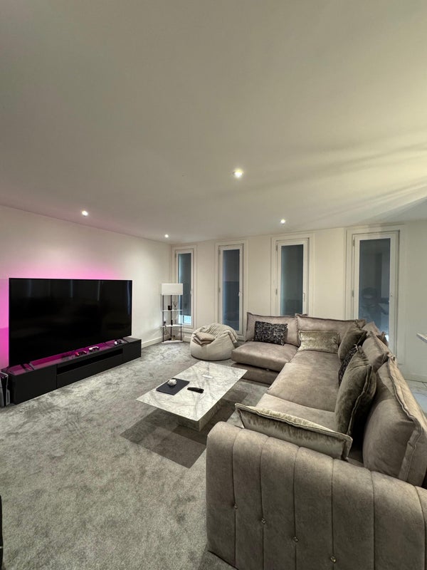 Photo 1: Living Room 1