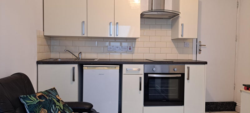 Photo 1: Kitchen area