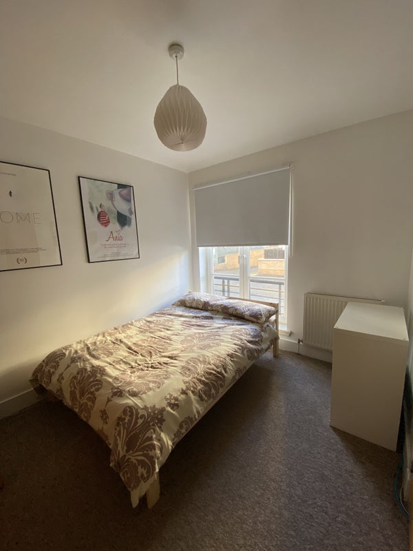 Photo 1: Double bedroom