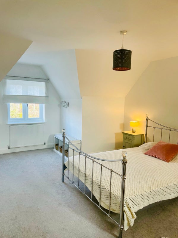 Photo 1: Towards front window