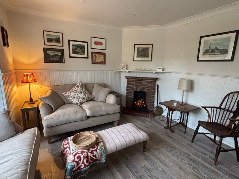 Photo 1: South facing lounge with Victorian fireplace and bay window