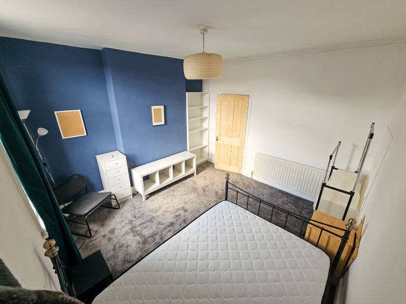 Photo 1: Available room