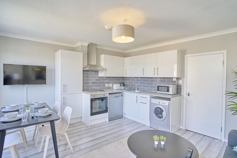 Photo 1: Fully-equipped lounge-diner