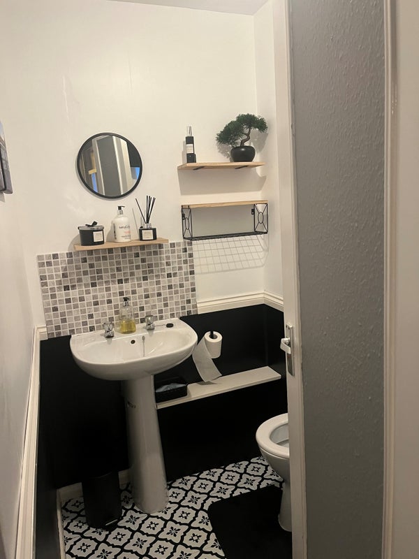 Photo 1: Small bathroom