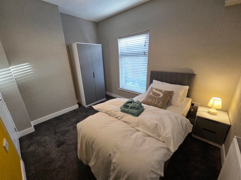 Photo 1: Bedroom 4 - En Suite