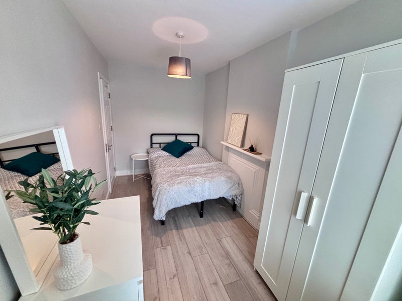 Photo 1: Newly renovated furnished Double bedroom