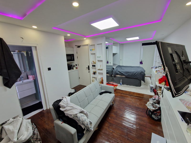 Photo 1: Similar style room