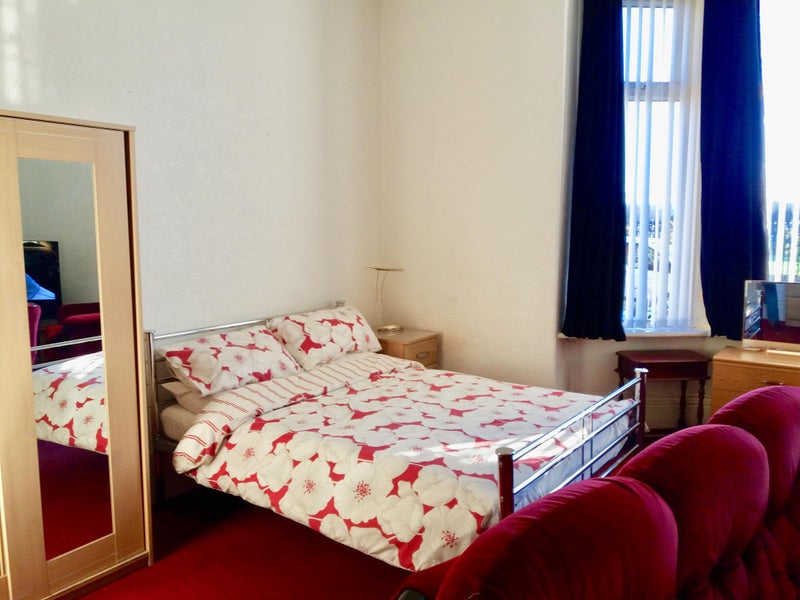 Photo 1: 238 R7 Available Now £115 per week