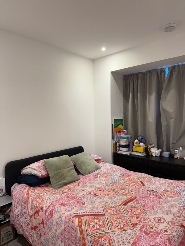 Photo 1: Spacious bedroom with double bed 