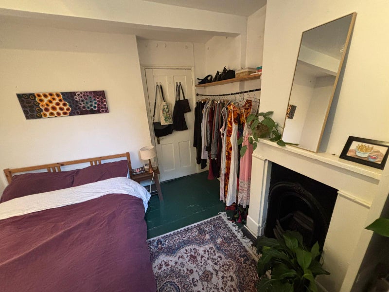 Photo 1: Small Double Room Available