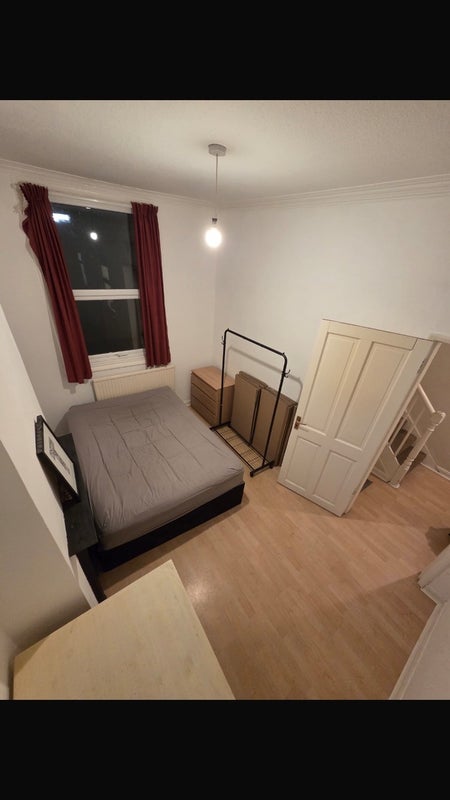 Photo 1: Single room down stairs. Furnished 