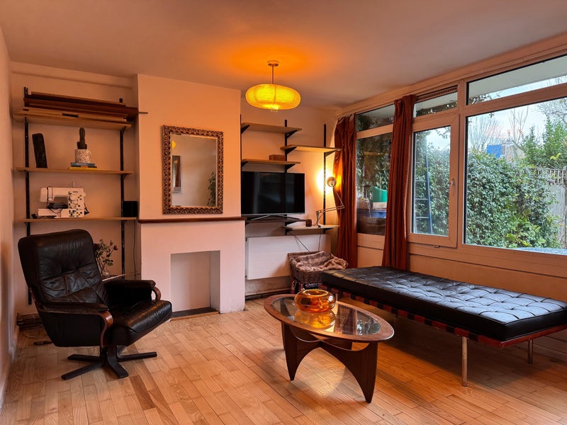 Photo 1: Cozy Lounge 