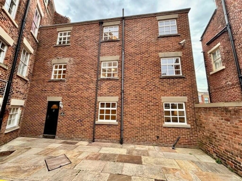 Photo 1: Modern 3-Storey Townhouse On Quiet Central Street