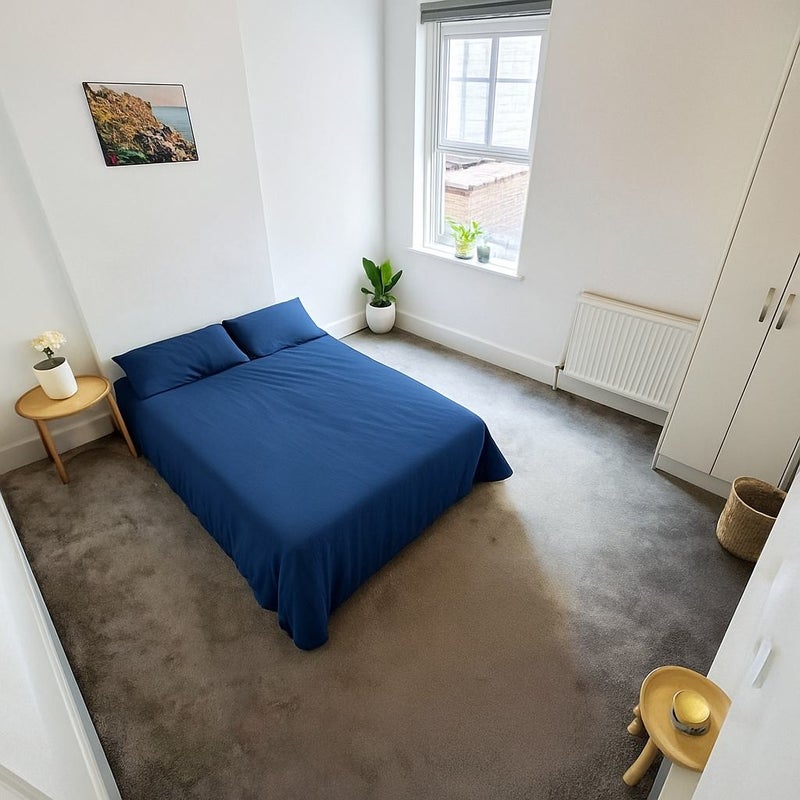 Photo 1: Cozy, spacious room 