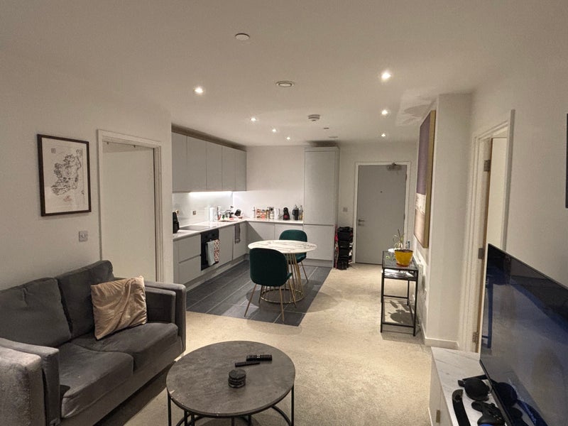 Photo 1: Living room 