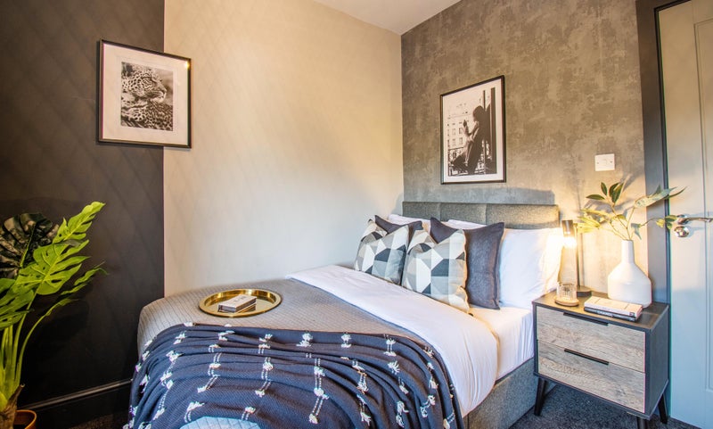 Photo 1: Room 3 with Ensuite inc Bath Tub!