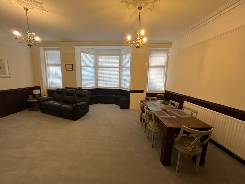 Photo 1: 🌊2 Large Double Rooms Available – Shared Serviced Apartment in the Heart of Tynemouth! 🌊