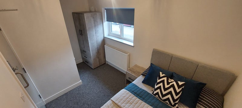 Photo 1: BEDROOM 