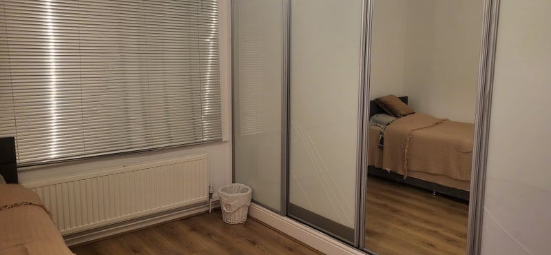 Photo 1: Double bedroom