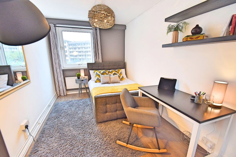 Photo 1: Large Double bedroom