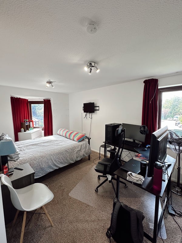 Photo 1: King-size bedroom