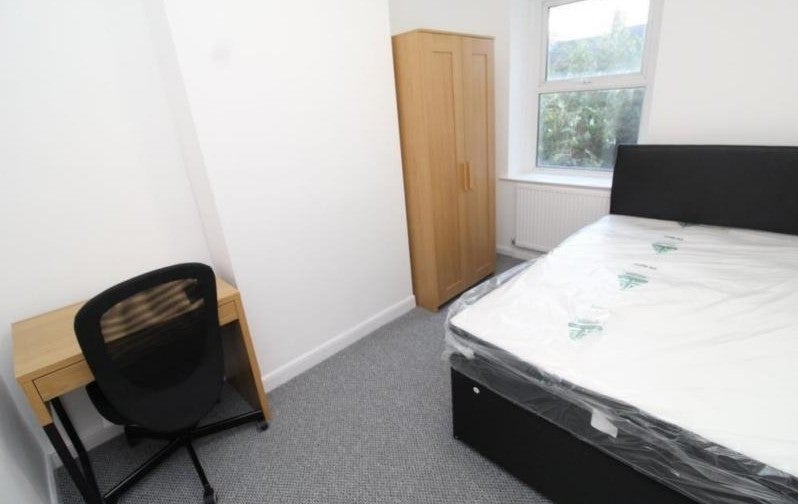 Photo 1: Available bedroom