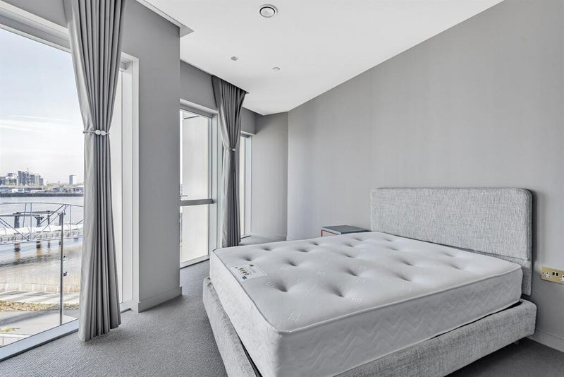 Photo 1: Your double bedroom