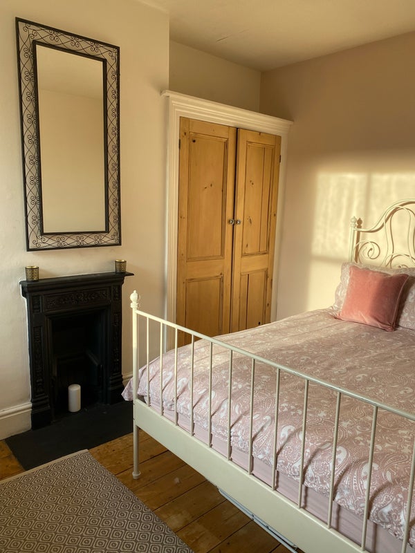 Photo 1: Room (yours)