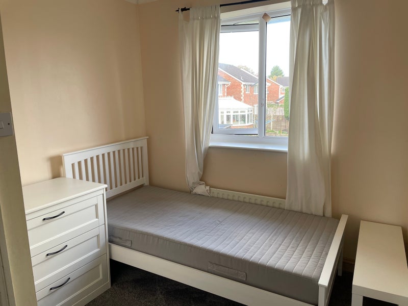 Photo 1: Single room